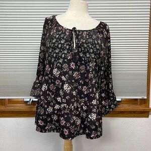 Floral & Ivy NWT Black and Pink Floral Babydoll Top Size Medium